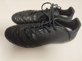 Fussballschuhe schwarz/blau Grösse 45 Marke Kipsta neuwertig