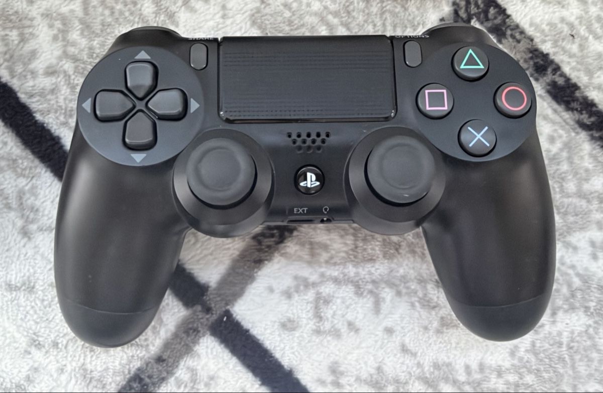 Sony Console: PlayStation 4 Slim / 500GB / 3 Spiele & Controller – Usato da Frenkendorf venduto da Le_Icemelon 4