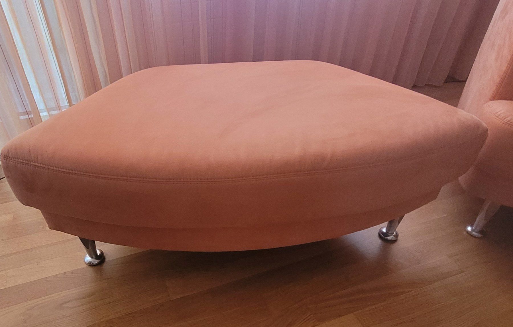 Hocker: Sitzhocker Sofahocker Fusshocker Polsterhocker Orange – Gebraucht aus Zürich von fourpaws 1