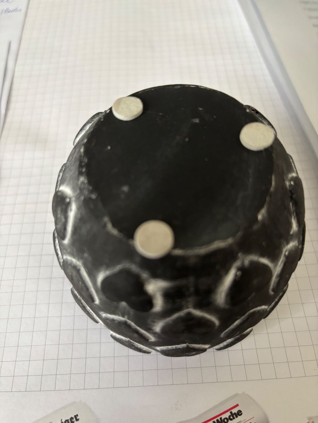Vasi per fiori: Kleiner Cachepot mit Herzen Dunkelgrau Höhe 6 cm – Usato da Balsthal venduto da Uroby 2