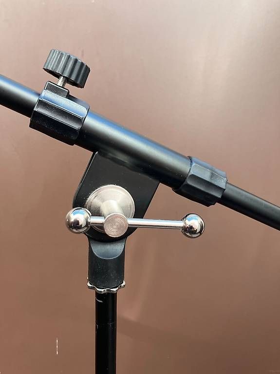 Supporti per strumenti musicali & leggii: Pied micro noir – Nuovo e nell'imballaggio originale da Genève venduto da Capt3 1
