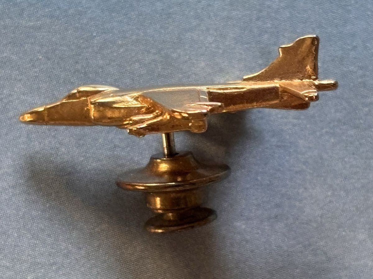 Plaketten & Abzeichen: Pin, 2 Stück Luftwaffe und 2 Postkarten – Neu (gemäss Beschreibung) aus Zürich von gucks 2