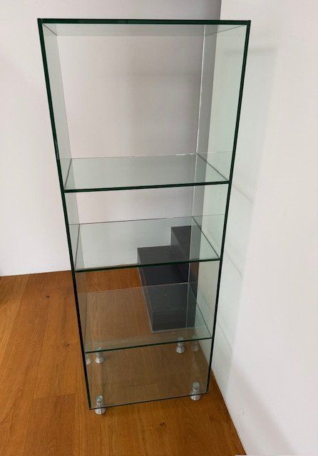 Vitrinen: Vitrine d'exposition en verre épais – Gebraucht aus Perroy von Pap_r8qm 1