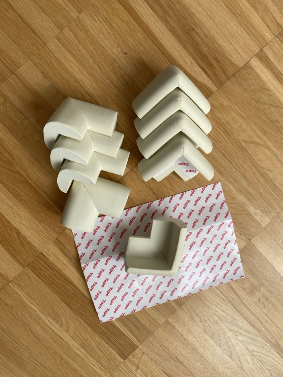Tutto per la sicurezza: Baby Proofing Soft Foam Corner Guard Protector Adhesive Tape – Nuovo e nell'imballaggio originale da Dietlikon venduto da Kitaa