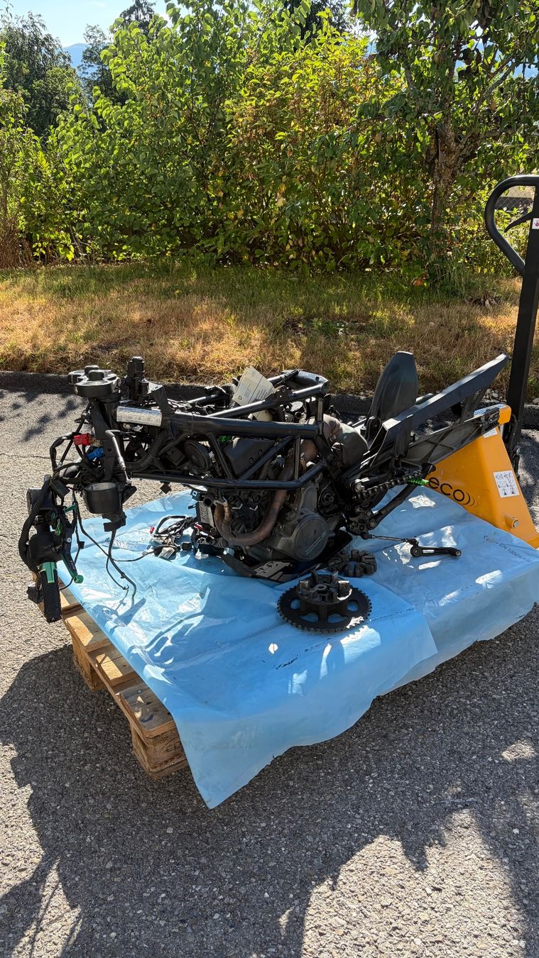 KTM Alle Motorradersatzteile: KTM 125 Duke Carcasse – Gebraucht aus Sorens von mis_2cr2