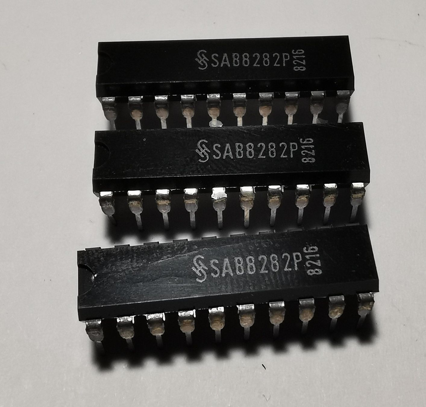 Siemens Componenti elettronici: SAB8282P Siemens Octal Bus Receiver – Nuovo e nell'imballaggio originale da Bremgarten b. Bern venduto da Vittorio0
