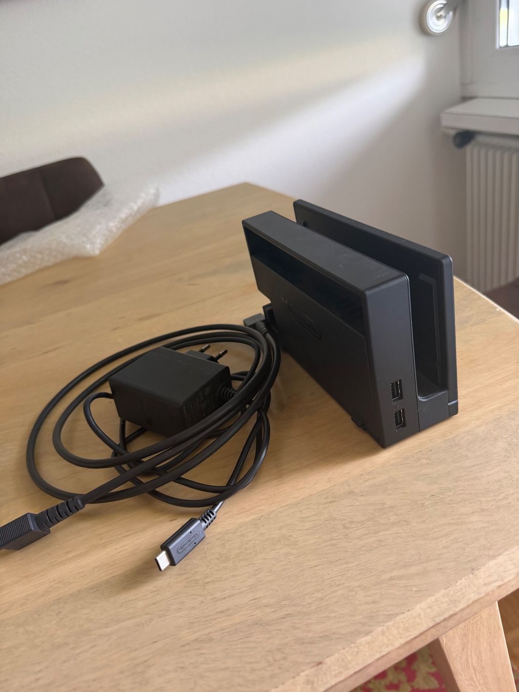 Docking station: Nintendo Switch TV Dock + 2 Controller – D'occasion à Meggen par Smikopiko 2