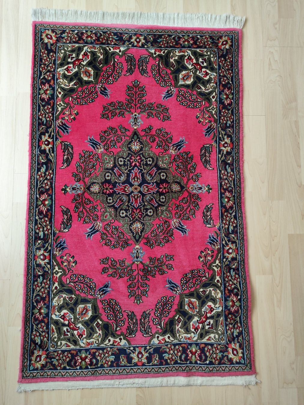 Tappeti: iranischer orientalischer Teppich rot – Usato da Hunzenschwil venduto da MuellerAarau