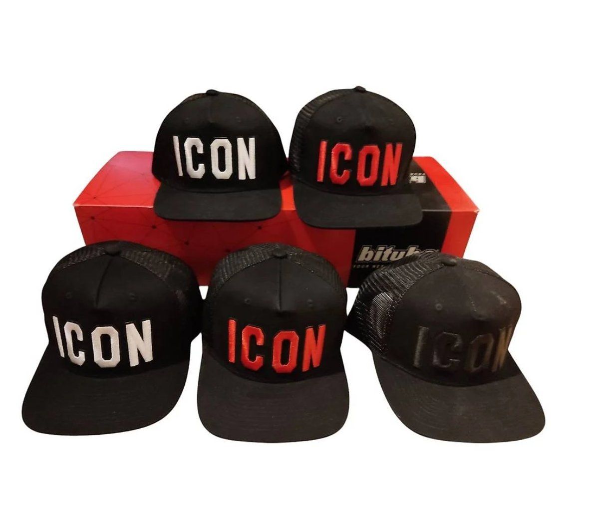 Altro in  Abbigliamento & Accessori: 1St. Dsquared2 Icon Snapback Basecap 3 Farben verfügbar NEU – Nuovo e nell'imballaggio originale da Rorschach venduto da Mr_fairprice