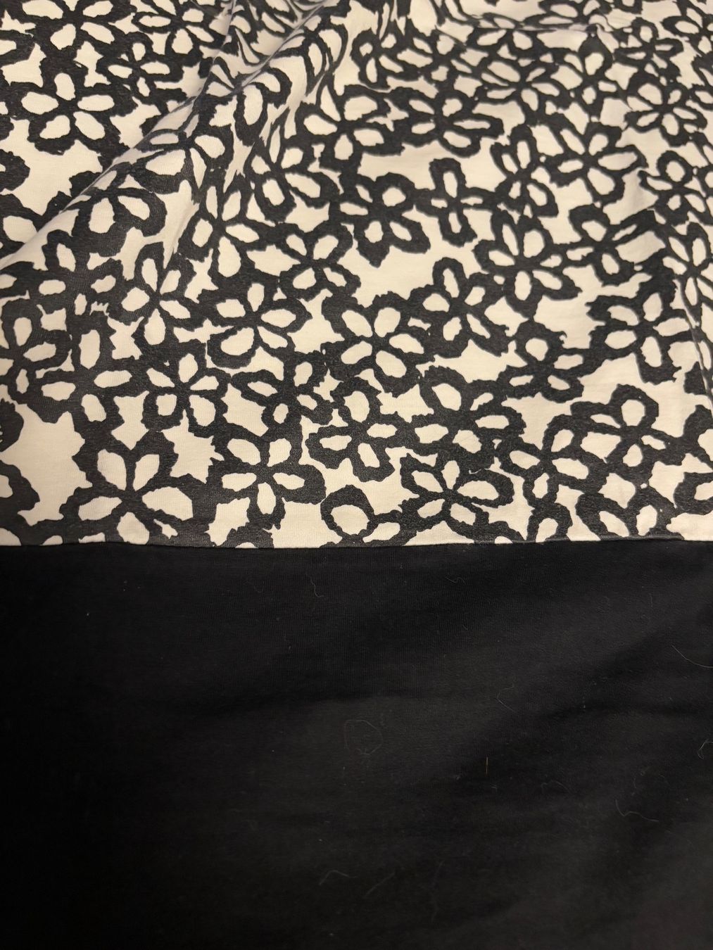 Top: 🌸 top noire et beige à fleurs T.S/M – Usato da Lausanne venduto da ine_6c2m 3