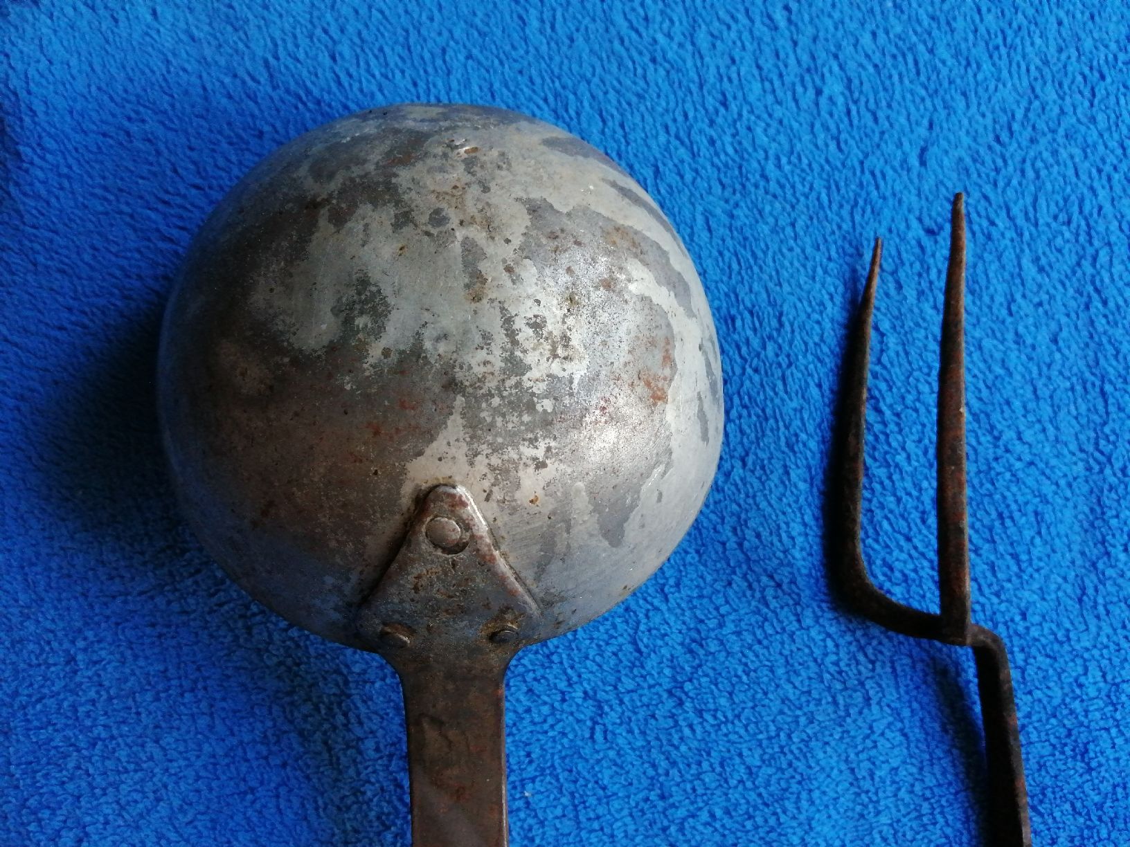 Küchengeräte: Rustikale Kelle und Gabel, Vintage Küchenhelfer Set – Gebraucht aus Honau von holunder3 2