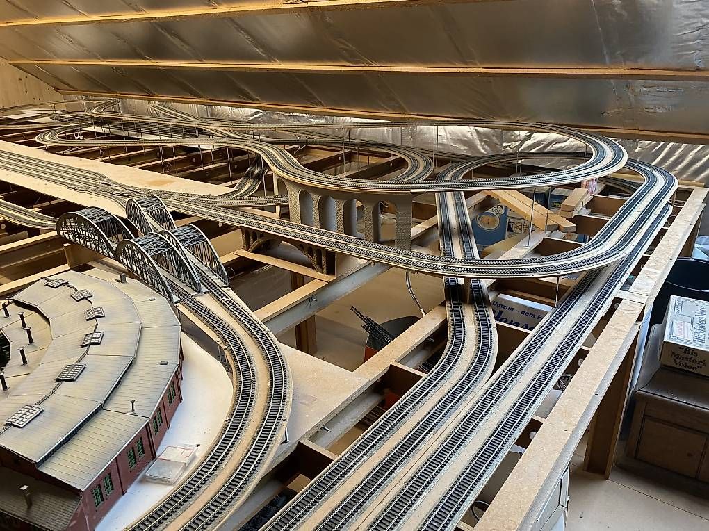 Modellini di ferrovie: Div. Modelleisenbahn H0 Schienen – Usato da Sissach venduto da Churzschluss 2