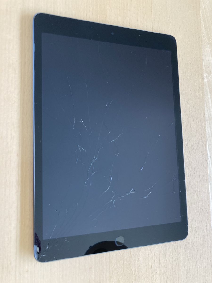 Apple Tablettes PC: iPad 9. Gen., 2021, zerbrochenes Glas – Défectueux à Wetzikon ZH par Zh118329 4