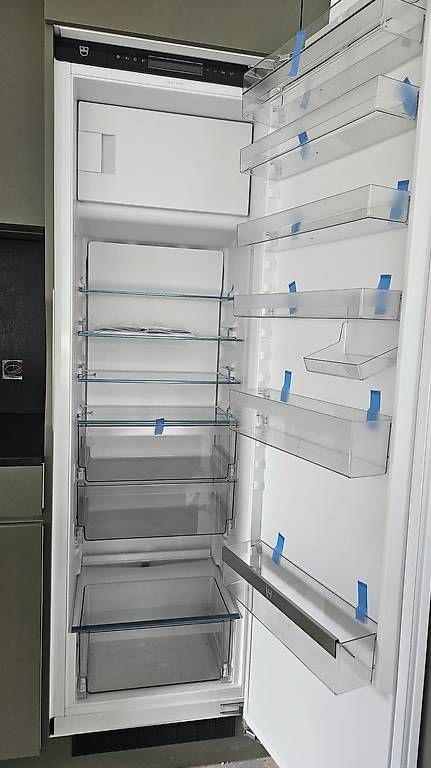 V-Zug Kühlschrank: V-ZUG Kühl-/Gefriergerät Cooler V2000 178GI – Gebraucht aus Mels von Flashjboy