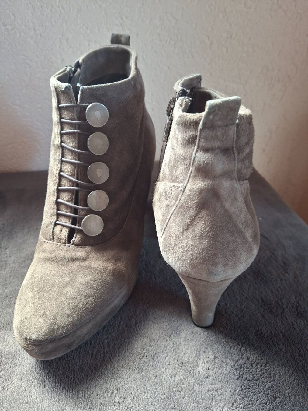 Comma Scarpe da donna: Bottines grises daim grandeur 39 marque Comma – Usato da Villiers venduto da san_jn5w 7