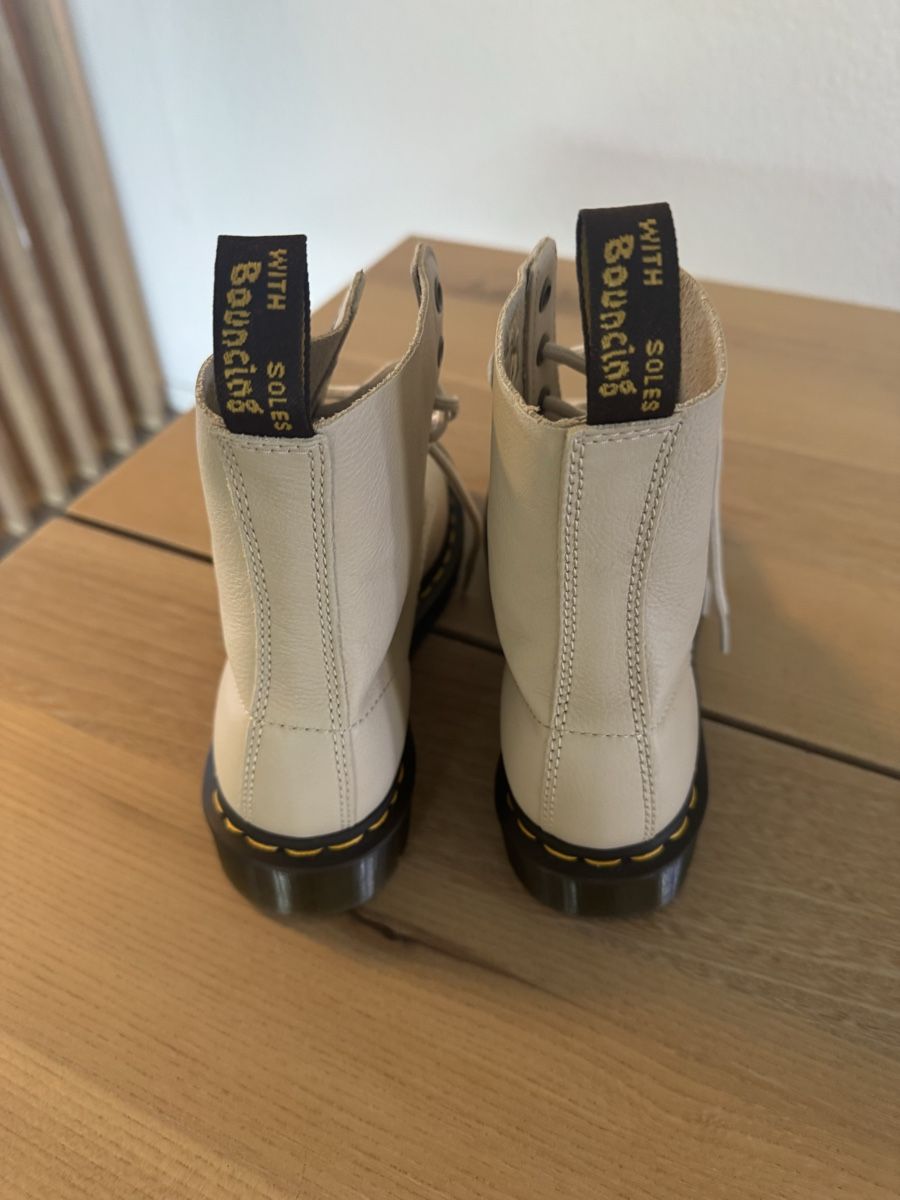 Dr. Martens Damenschuhe: Dr. Martens 1460 Pascal Stiefel Gr. 39 Beige NEU – Neu (gemäss Beschreibung) aus zürich von dalia06 4