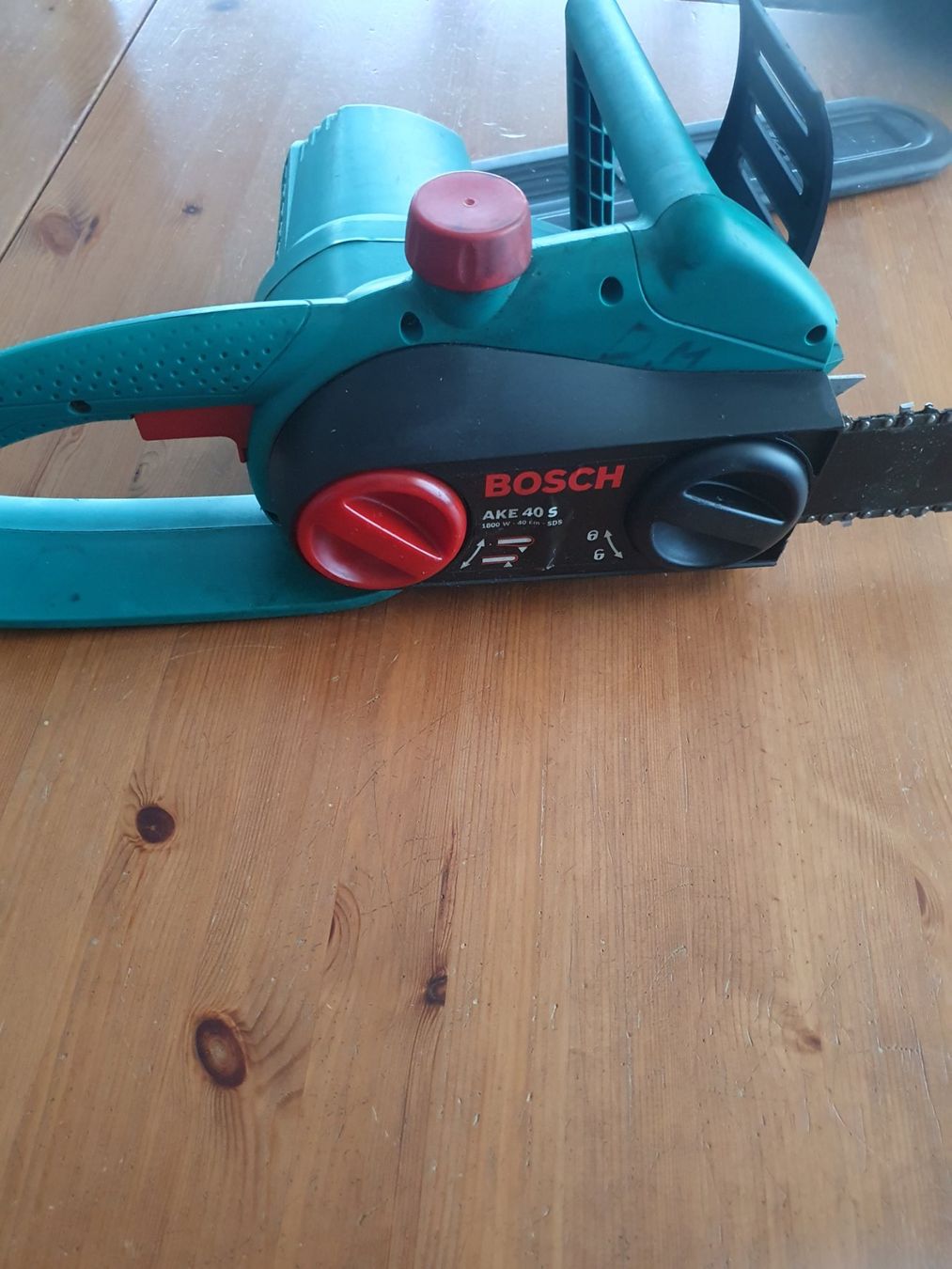 Bosch Seghe: BOSCH AKE 40 S Elektro-Kettensäge. – Usato da Wiedlisbach venduto da leiku88 2