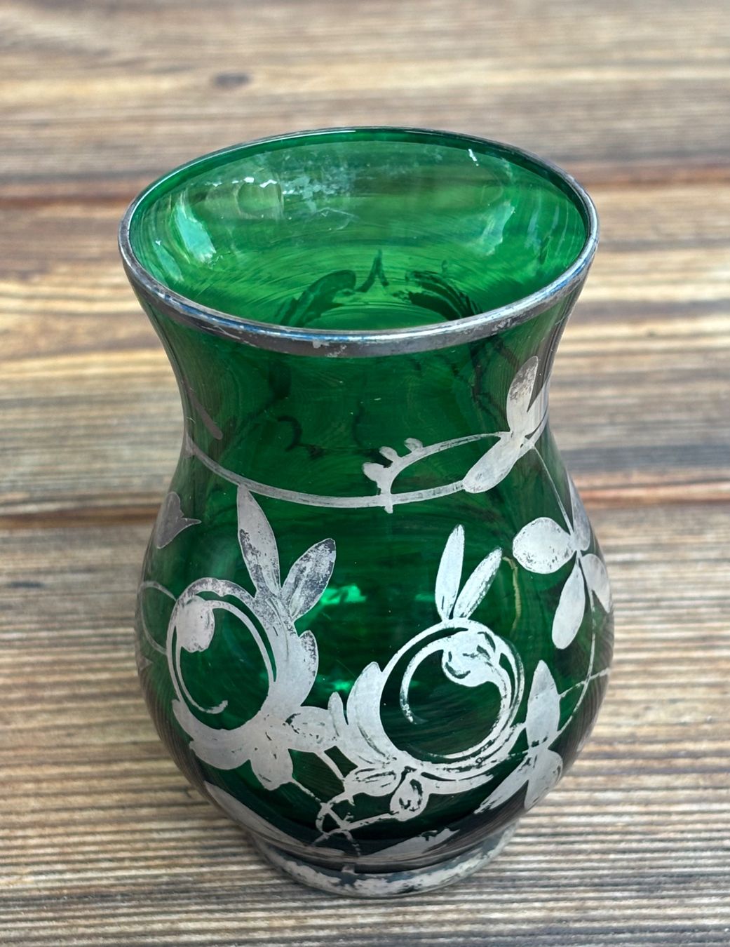 Vasen & Gefässe: antike Glasvase mit floraler Silberauflage – Gebraucht aus Lüchingen von Eeizo