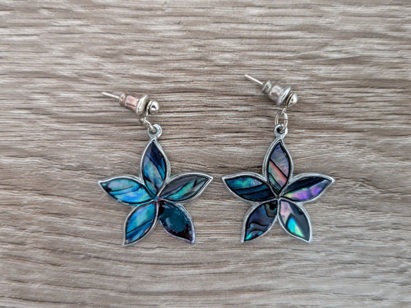 Boucles d'oreille: Orecchini fiore madreperla iridescente – D'occasion à Claro par Dona1785