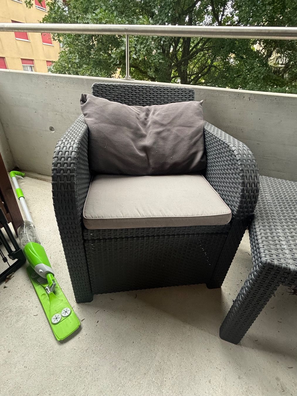 Set di tavolo e panche: Terrassenmöbelset in gutem Zustand – Usato da Gebenstorf venduto da Kerulina 3