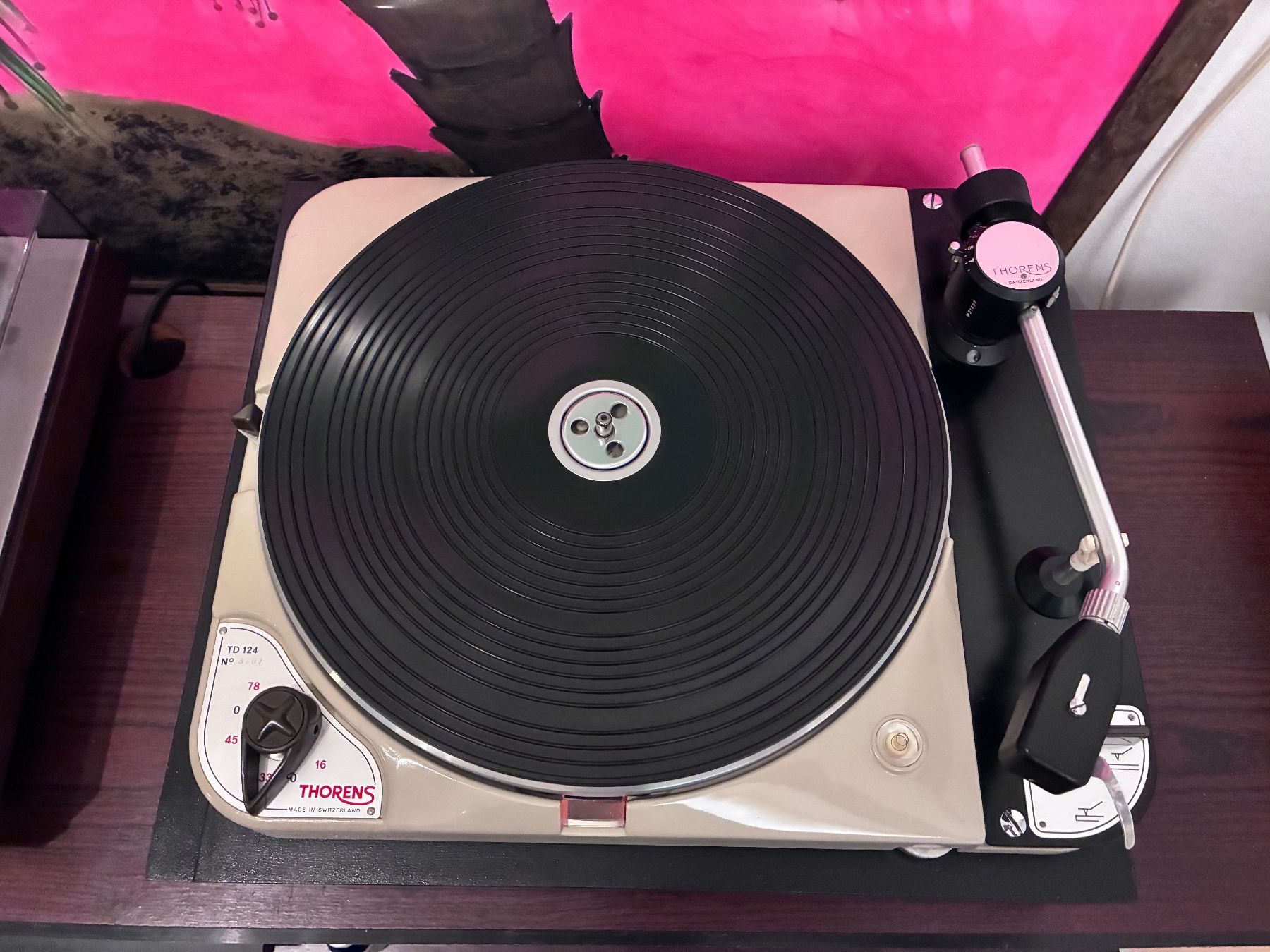 Thorens Giradischi: First series Thorens TD 124 fully restored . – Usato da Zürich venduto da HiFiAtelier 1