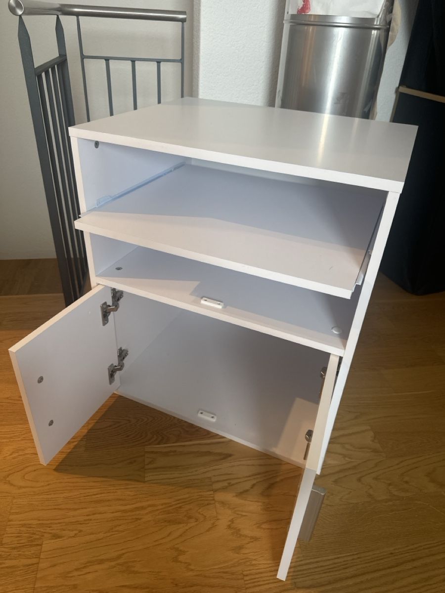 Scaffali: White Sideboard Cabinet with Two Doors and Shelves – Usato da Winterthur venduto da valeeejaaco