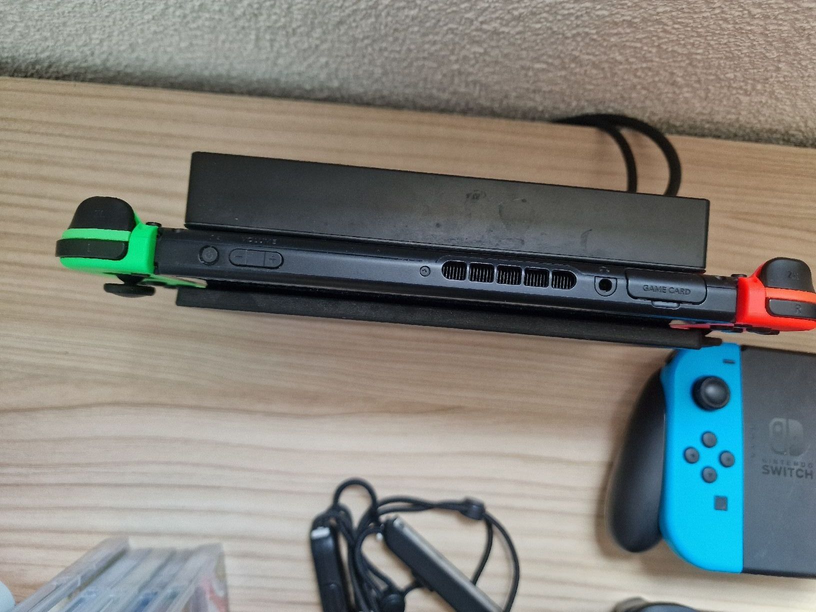 Nintendo Konsolen: Nintendo Switch Konsole + Pro Controller + 5 Games – Gebraucht aus Boppelsen von and_96bm 3