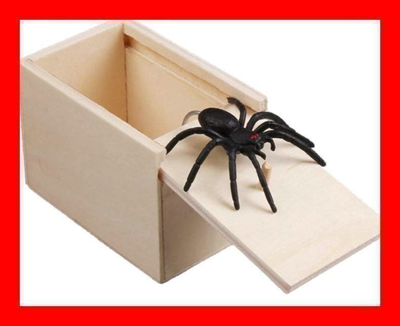 Spinne in Box Scherzartikel Prank Spider Holzbox Halloween (Neu und