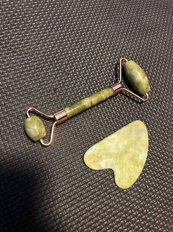 Gesichtspflege: Jade Roller & Gua Sha Set  – Gebraucht aus Holzhäusern ZG von Suki0308