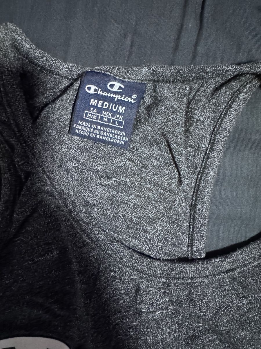 Champion T-shirt: Champion Achselshirt Grau, Gr. M – Usato da Moosseedorf venduto da nicu006 1