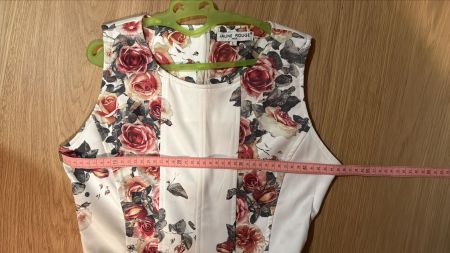 Élégante robe d'été  blanche taille S motif floral  neuve