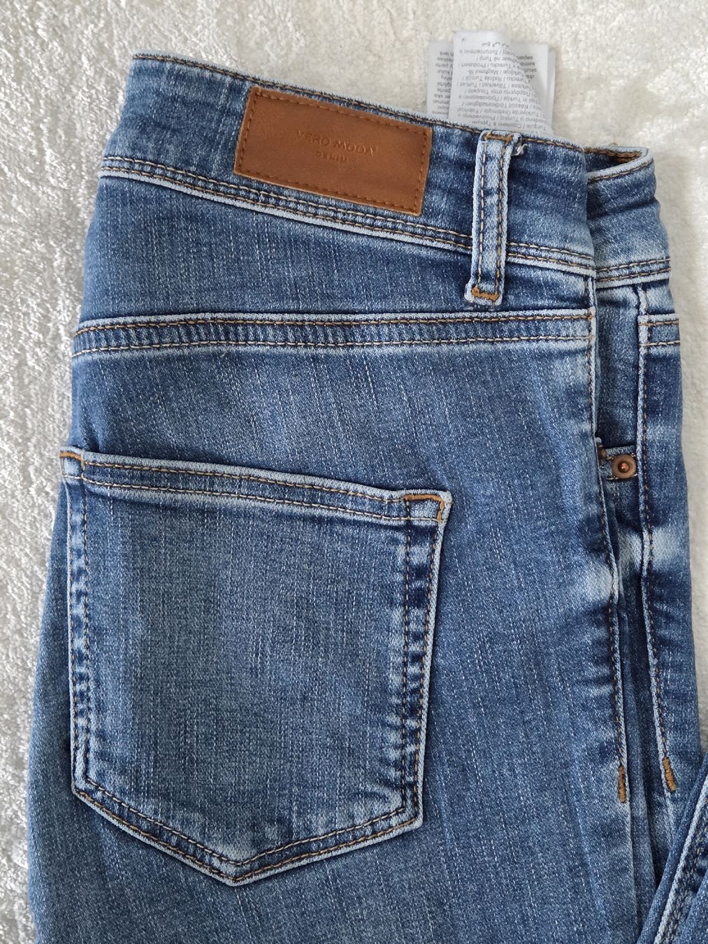 Vero Moda Jeans: Vero Moda Jeans Slim Fit W30 L30 – Nuovo (secondo la descrizione) da Wettingen venduto da smilee1