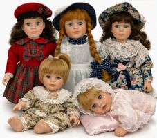 5 Puppen "Promenade Collection" neu.Inklusive 3 Ständer