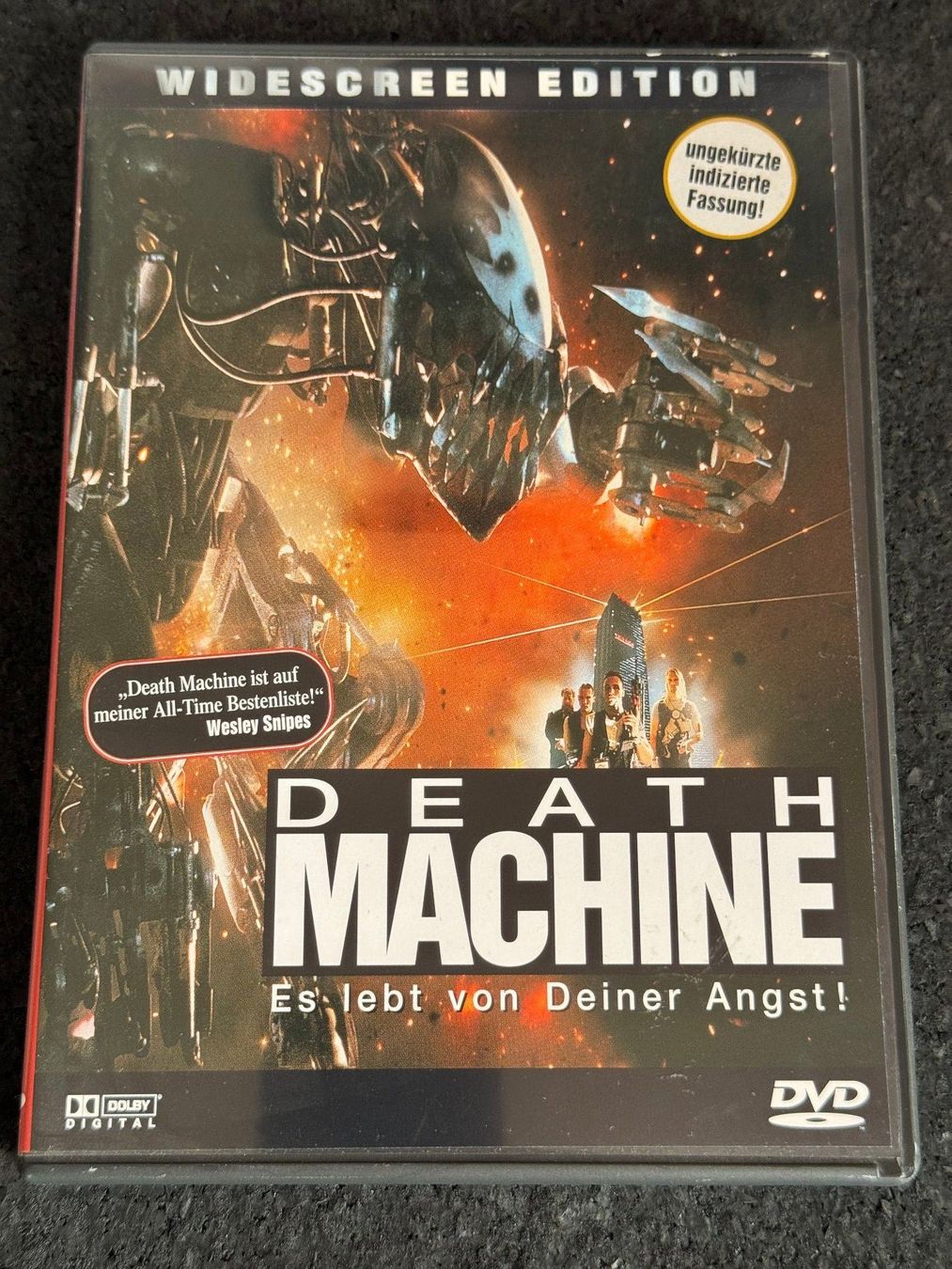 Tutti i DVDs: Death Machine "Es lebt von deiner Angst" Horror DVD  DE – Usato da Fribourg venduto da tschjoly