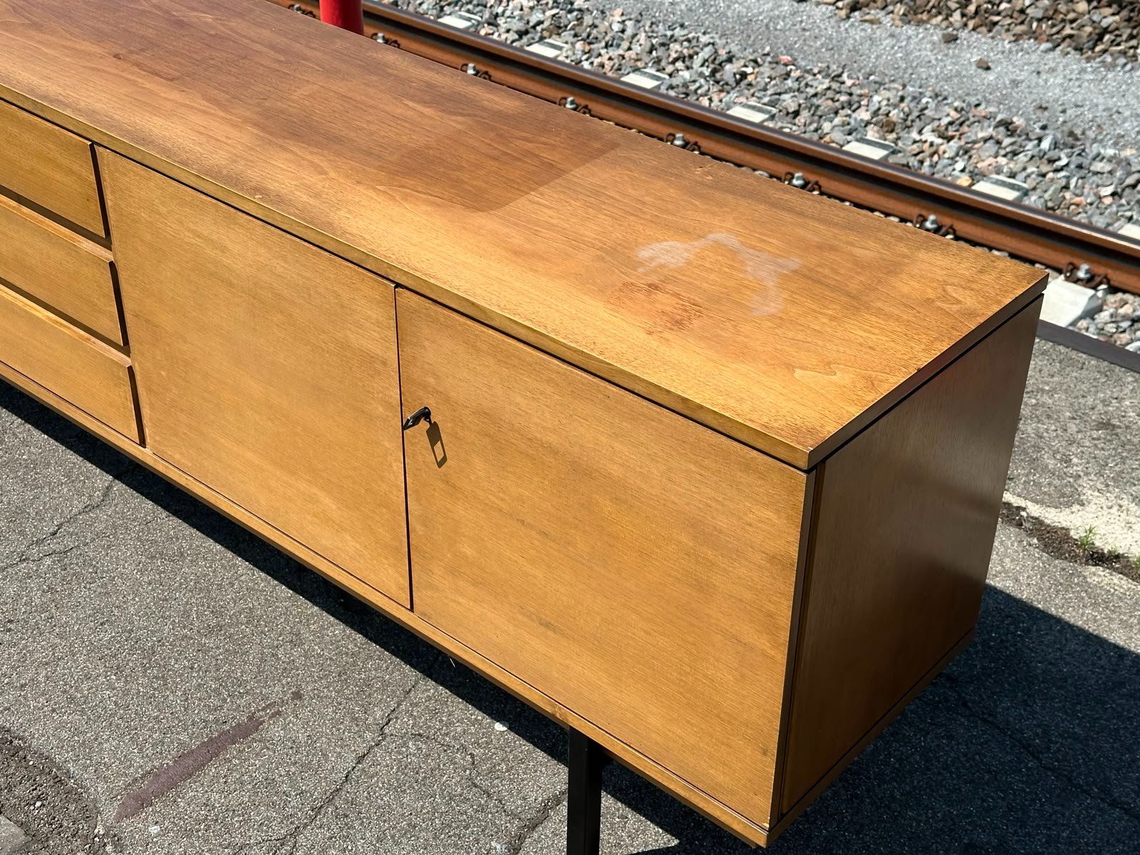 Cassettiere: Mid-Century Sideboard - Türen, Schubladen - Ref. 07/34 – Usato da Au ZH venduto da BrockiAu 1