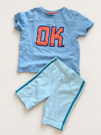Ensemble t-shirt et short bleu, état correct taille 104