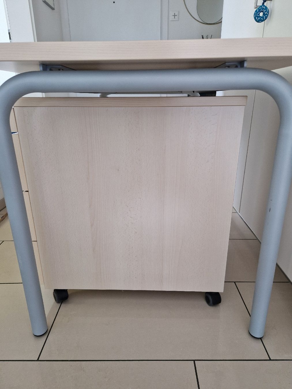Scrivanie: Bürotisch mit Schubladenkorpus – Usato da Lyss venduto da katelisa 2