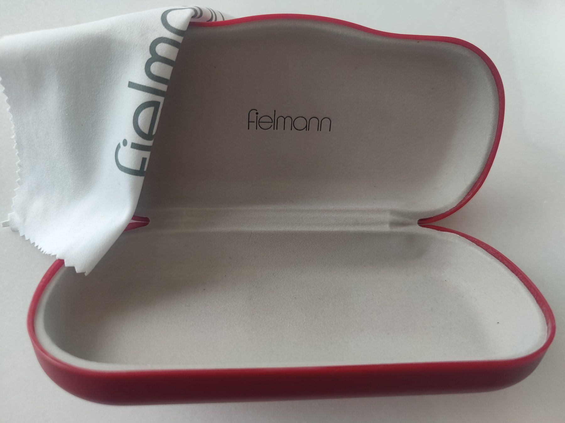 Fielmann Altro in  Abbigliamento & Accessori: Fielmann Brillenetui mit Original-Mikrofasertuch  Rot – Nuovo e nell'imballaggio originale da Zürich venduto da skylan