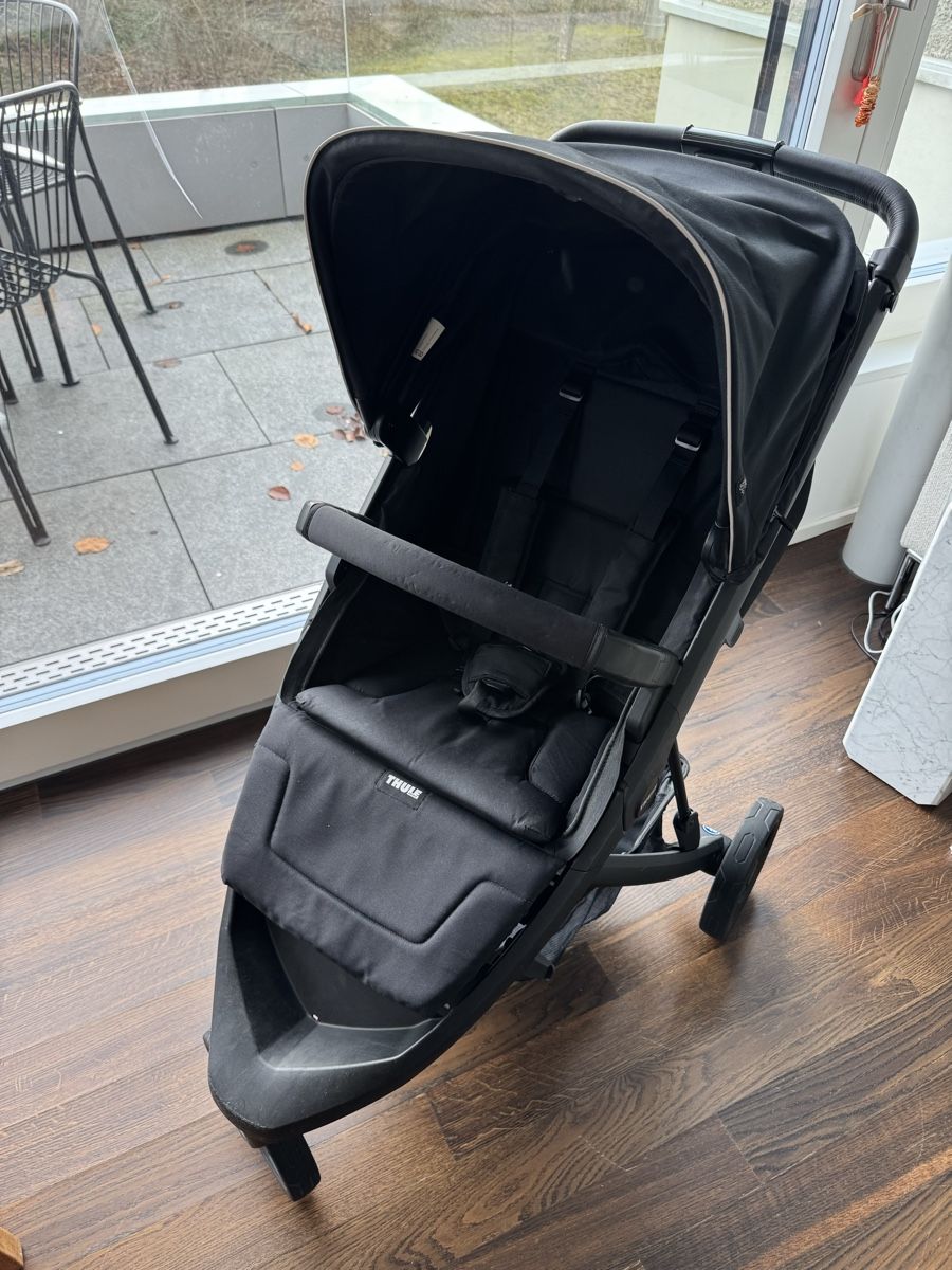 Thule Kinderwagen: THULE Spring schwarz – Gebraucht aus Küsnacht ZH von BSH1983 1