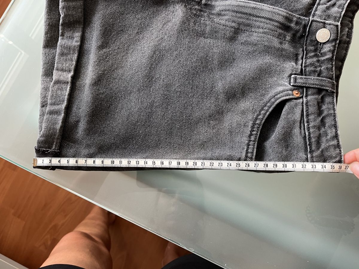 Monki Jeans: Jeans Shorts schwarz – Usato da Wil AG venduto da larwe 3