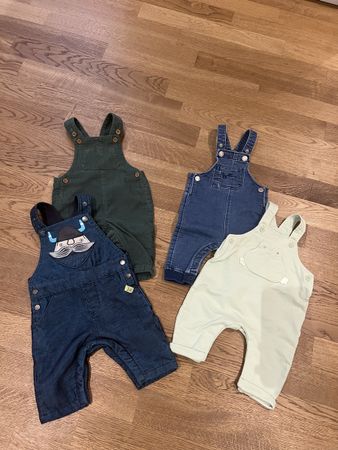 Set aus 4 Baby-Latzhosen / Overalls. Größe 3-6 Monate.