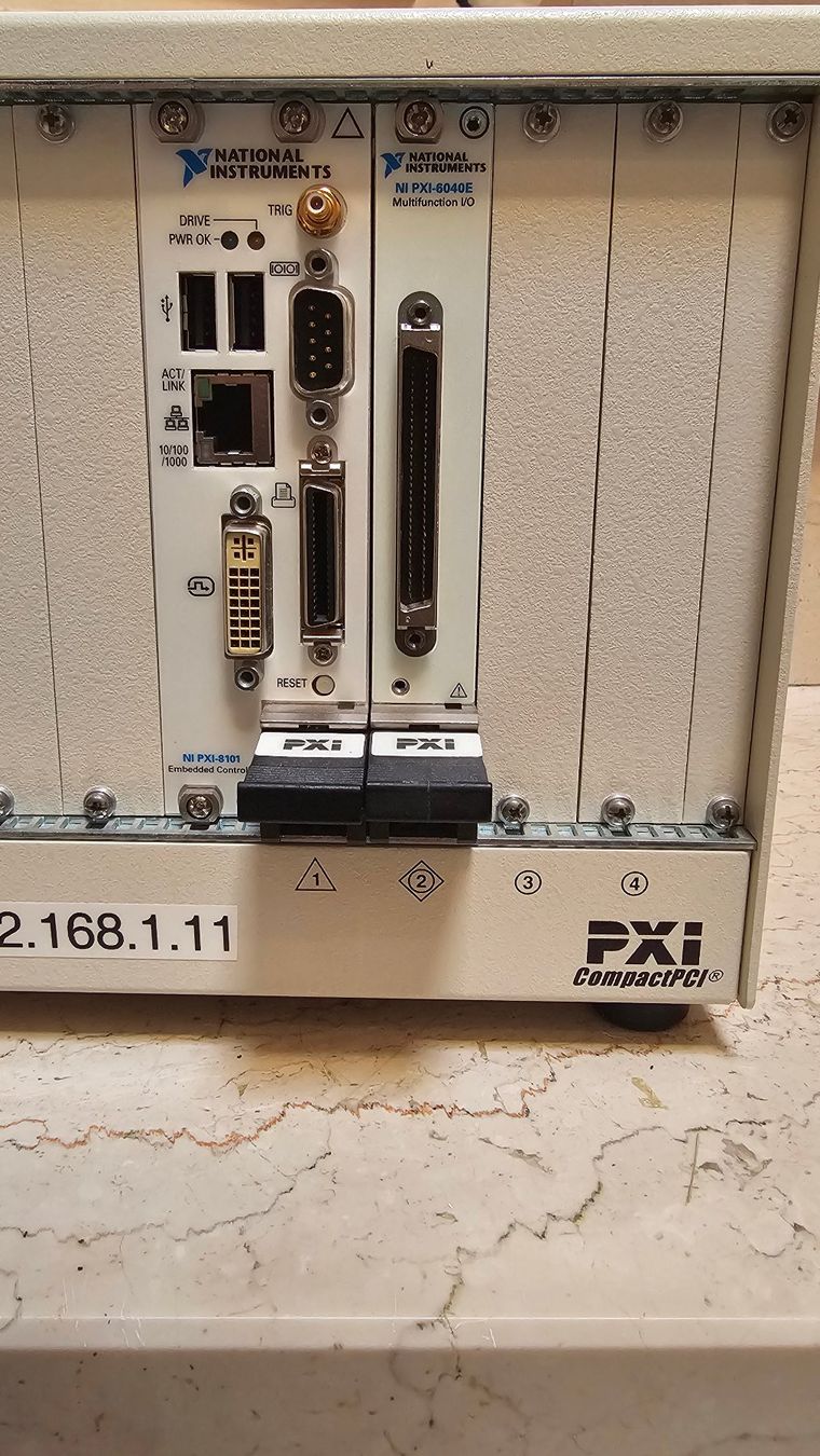 Componenti elettronici: NI PXI-1002 Chassis mit PXI-8101Controller – Usato da Boniswil venduto da LakeSide_Boniswil 1