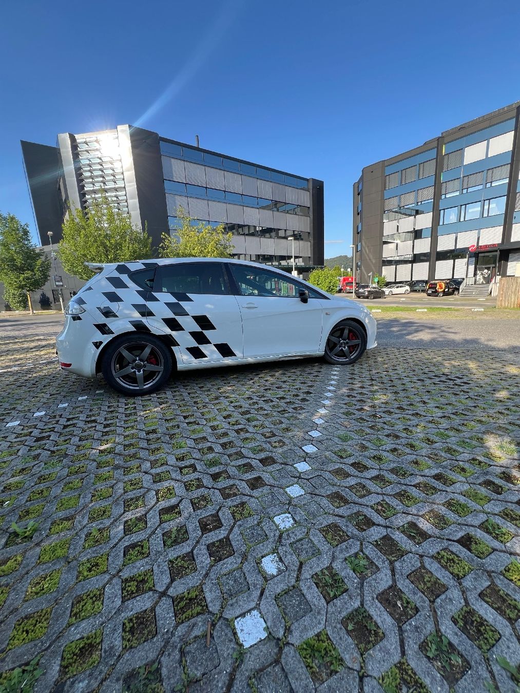 Seat Voitures modèles: Seat Leon Cupra 2.0 Limo Weiss – D'occasion à Luzern par mok_hsl7 4