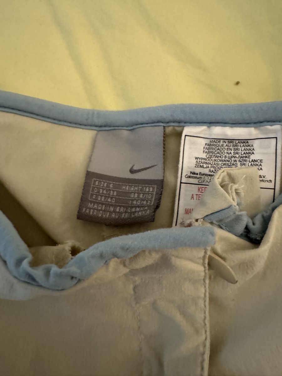 Nike Pantaloni: Nike kurze Hosen Vintage – Usato da Basel venduto da sch_9g6x 2