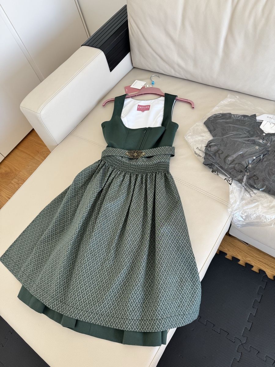 Costumi: Krüger Dirndl dunkelgrün Samt – Nuovo e nell'imballaggio originale da Zürich venduto da LuxuryJewellery 3