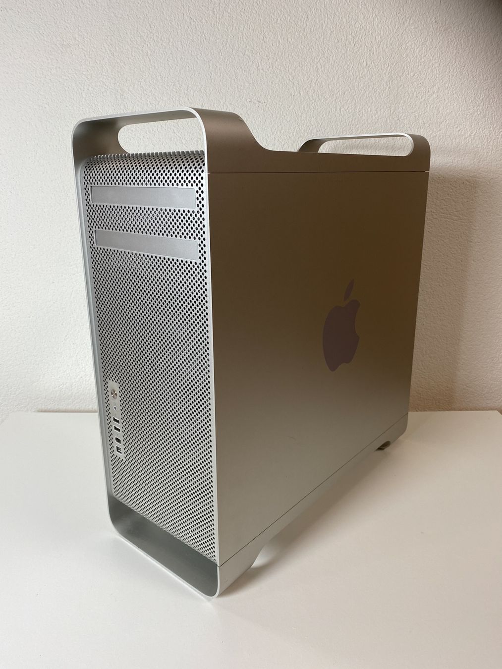 Apple PCs: Mac Pro (Anfangs 2008) 2x2.8 Quad-Core, 6GB DDR – Gebraucht aus Sarnen von exxusu