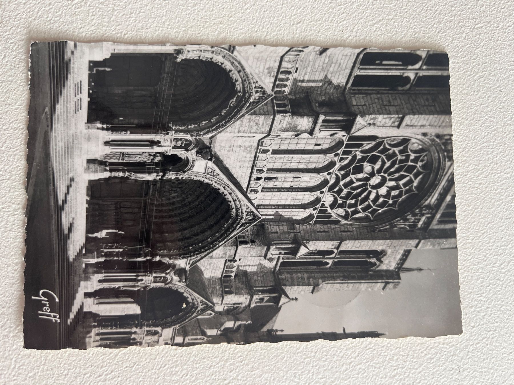 Alle Briefmarken: Alte Ansichtskarte Chartres Kathedrale, Frankreich – Gebraucht aus Chiasso von AzenYa