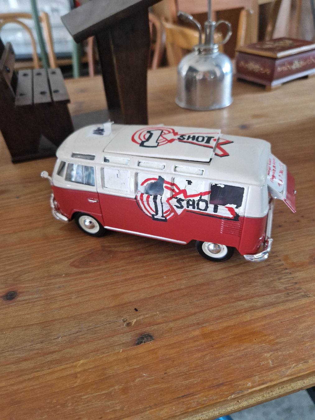 Volkswagen Modellautos: VW Bus Modellauto mit Aufklebern, Geschenkidee – Gebraucht aus Mörigen von Clio111 2