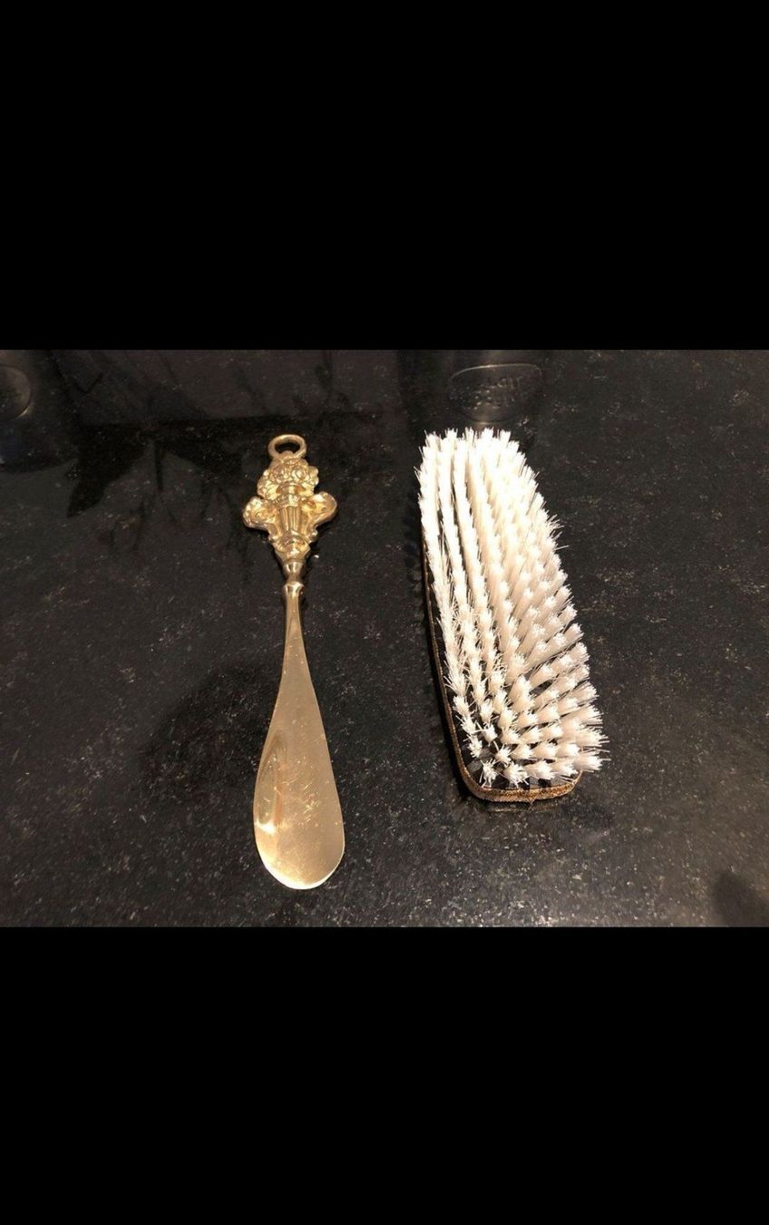Guardaroba: Schuhlöffel / Kleiderbürste Set – Usato da Döttingen venduto da Kevi85 5