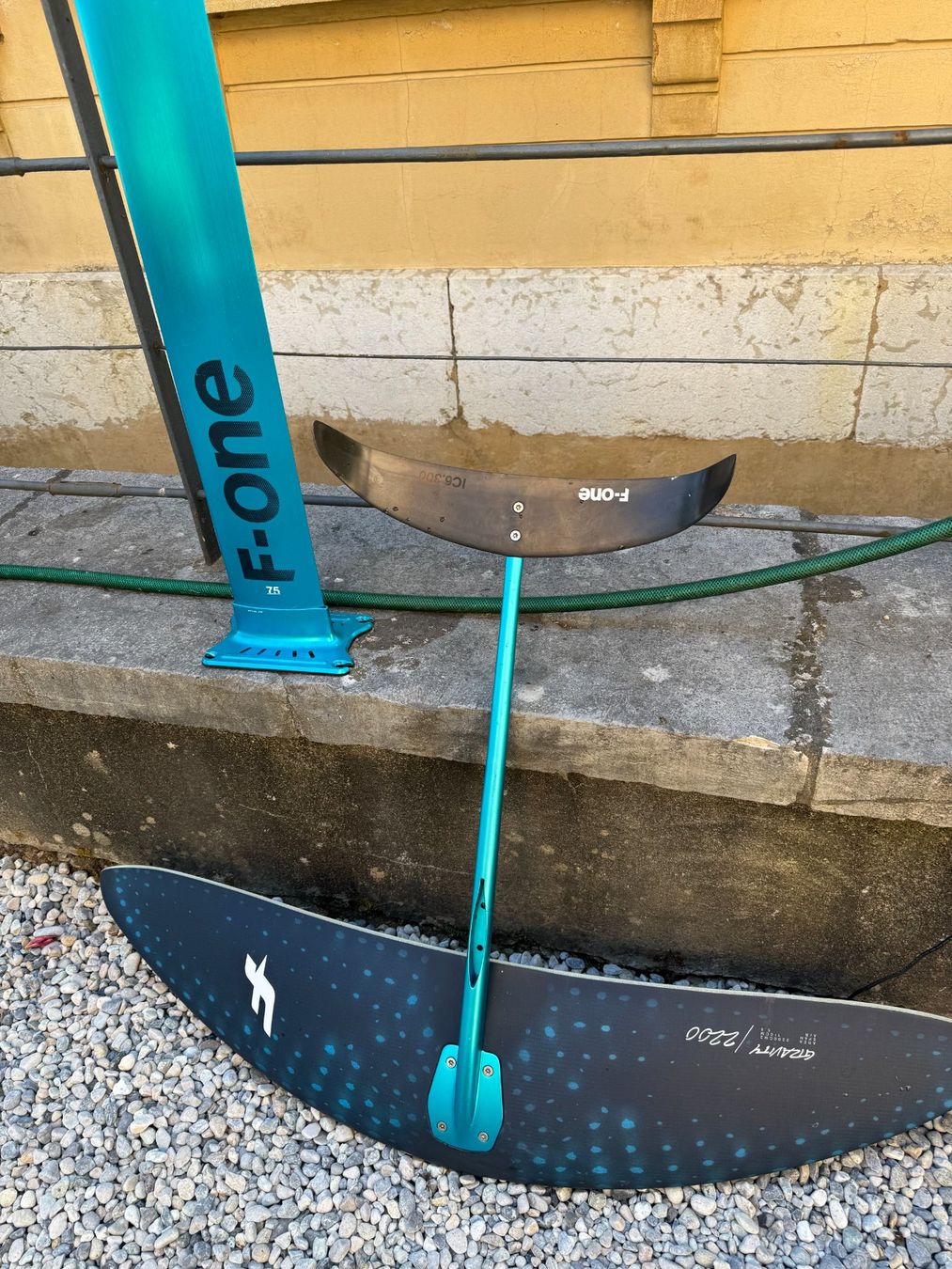 Naish Tavole da surf e di nuoto: Pack complet Wing Surf débutant – Naish Hover 125 L – Usato da Neuchâtel venduto da MonacoFX1 2